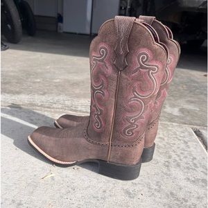 Women's Ariat boots size 8
